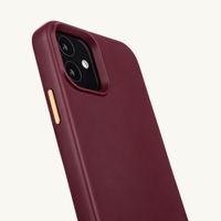 Selencia Coque arrière Rivièra avec MagSafe avec crochets amovibles iPhone 12 / 12 Pro - Bold Burgundy