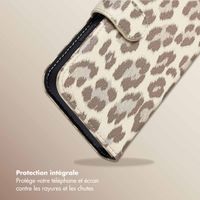 Selencia Étui de télephone portefeuille imprimé léopard Sabi Apple iPhone 12 (Pro) - Soft Ivory
