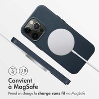 Accezz Coque arrière en cuir avec MagSafe Apple iPhone 13 Pro - Nightfall Blue