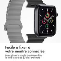 imoshion Bracelet en silicone magnétique Apple Watch Series 1 t/m 9 / SE (38/40/41 mm) | Series 10 / 11 (42 mm) - Noir / Gris