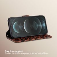 Selencia Étui de télephone portefeuille imprimé léopard Sabi Apple iPhone 12 (Pro) - Mocha Brown