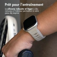 imoshion Bracelet en silicone Active Sport Apple Watch Series 1-10 / SE / Ultra (2) (44/45/46/49 mm) - Lumière Stellaire