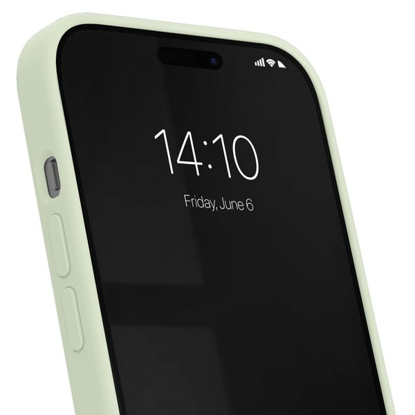 iDeal of Sweden Coque en silicone avec MagSafe Apple iPhone 17e / 16e / 15 / 14 / 13 - Sage Green