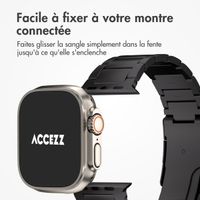 Accezz Bracelet en acier Titane mat Apple Watch Series 1 á 10 / SE / Ultra (2) (44/45/46/49 mm) - Noir