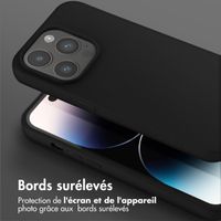 Selencia Coque silicone avec cordon amovible iPhone 14 Pro - Noir