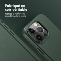 Accezz Coque arrière en cuir avec MagSafe Apple iPhone 13 Pro - Cedar Green