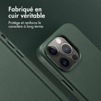 Accezz Coque arrière en cuir avec MagSafe iPhone 13 Pro - Cedar Green