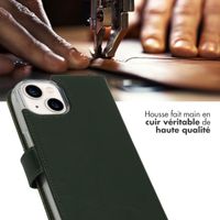 Selencia Étui portefeuille en cuir véritable Apple iPhone 14 - Vert