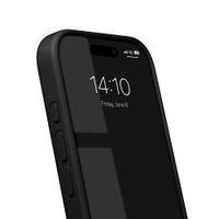 iDeal of Sweden Coque en silicone avec MagSafe Apple iPhone 16 - Black