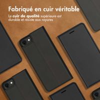 Accezz Étui de téléphone Slim Folio en cuir de qualité supérieure iPhone SE (2022 / 2020) / 8 / 7 / 6(s) - Noir