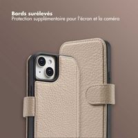 Selencia Étui Riva avec MagSafe et cordon de téléphone Apple iPhone 15 - Beige