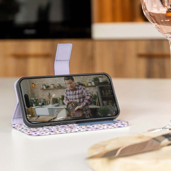 imoshion Étui de télephone portefeuille Design Google Pixel 6a - Purple Flowers