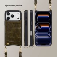 Selencia Coque de télephone Nova Croco avec cordon et porte-cartes Apple iPhone 17 Pro - Dark Olive