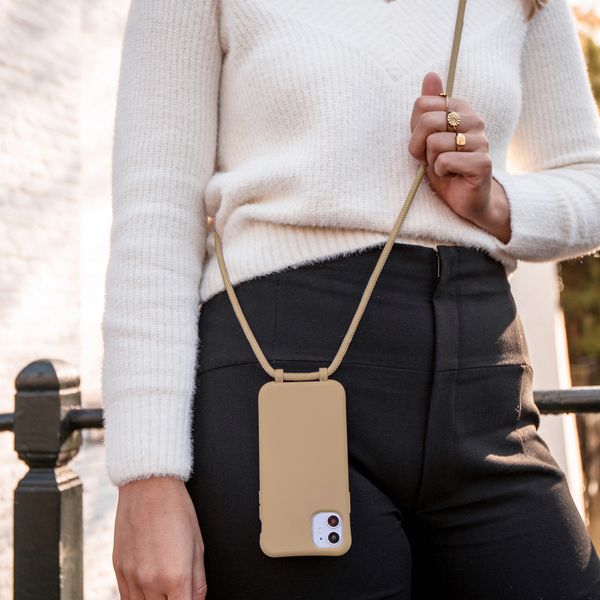 imoshion Coque arrière Color avec cordon amovible et MagSafe Apple iPhone 15 - Nude