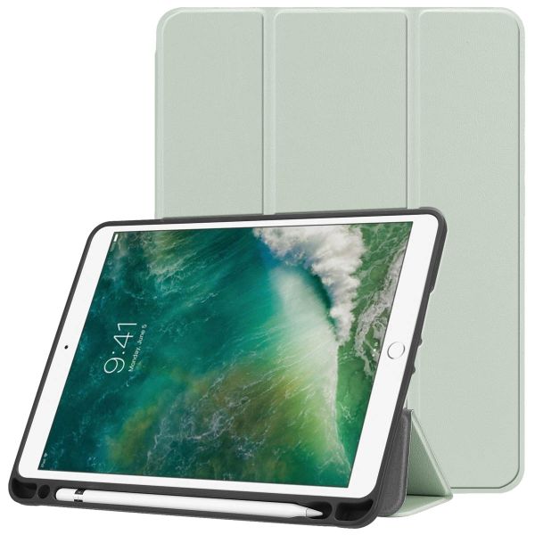 imoshion Coque tablette Trifold iPad 6 (2018) 9.7 pouces / iPad 5 (2017) 9.7 pouces / Air 2 (2014) / Air 1 (2013) - Vert clair