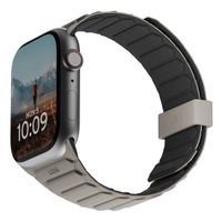 UAG Pathfinder | Bracelet en silicone réversible pour l'Apple Watch Series 1 à 10 / SE / Ultra (2) (44/45/46/49 mm) - Noir/Titane