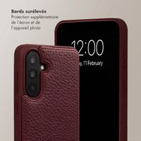 Selencia Coque de télephone Nova Croco avec cordon et porte-cartes Samsung Galaxy A36 - Bold Burgundy