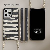 Selencia Coque de télephone Nova avec cordon et porte-cartes Apple iPhone 15 Pro Max - Zazzy Zebra