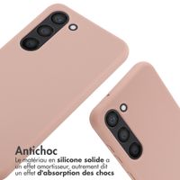 imoshion Coque en silicone avec cordon Samsung Galaxy S23 - Sand Pink