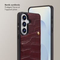 Selencia Coque de télephone Nova Croco avec cordon et porte-cartes Samsung Galaxy S26 - Burgundy