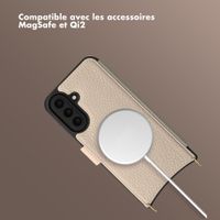 Selencia Étui Riva avec MagSafe et cordon de téléphone Samsung Galaxy A57 (5G) - Beige