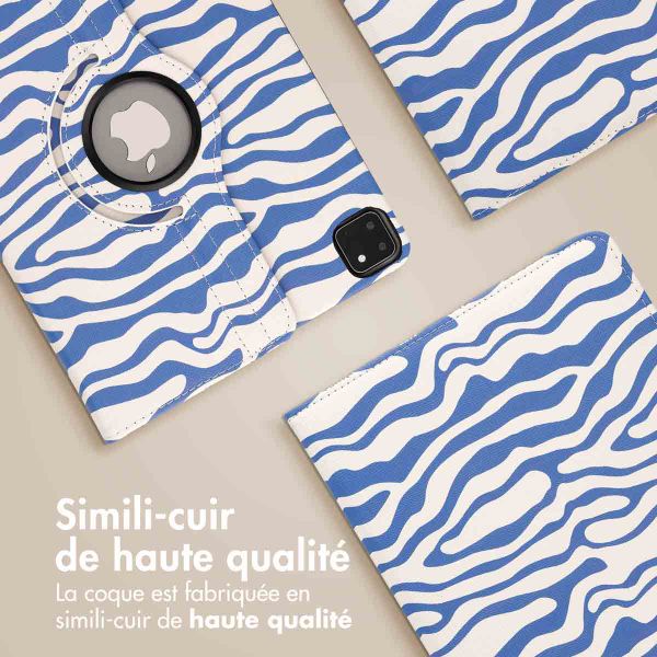 imoshion Coque tablette Design rotatif à 360° Apple iPad Pro 11 (2022 / 2021 / 2020 / 2018) - White Blue Stripes