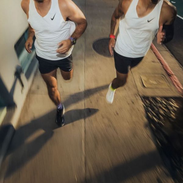 Nomad Bracelet Tempo en silicone Apple Watch Series 1 - 9 / SE (38/40/41 mm) | Series 10 / 11 (42 mm) - Purple