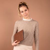 Selencia Coque en cuir vegan Nuria Trifold Book Samsung Galaxy Tab A7 - Marron