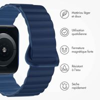 imoshion Bracelet en silicone magnétique Apple Watch Series 1 t/m 11 / SE / Ultra (44/45/46/49 mm) - Bleu foncé