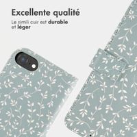 imoshion Étui de télephone portefeuille Design Apple iPhone SE (2022 / 2020) / 8 / 7 / 6(s) - Smoke Green Flowers