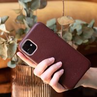 Selencia Coque Gaia Serpent iPhone 13 Pro - Rouge foncé