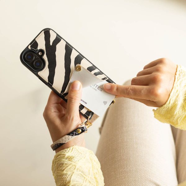 Selencia Coque de télephone Nova avec cordon et porte-cartes Samsung Galaxy S25 FE - Zazzy Zebra
