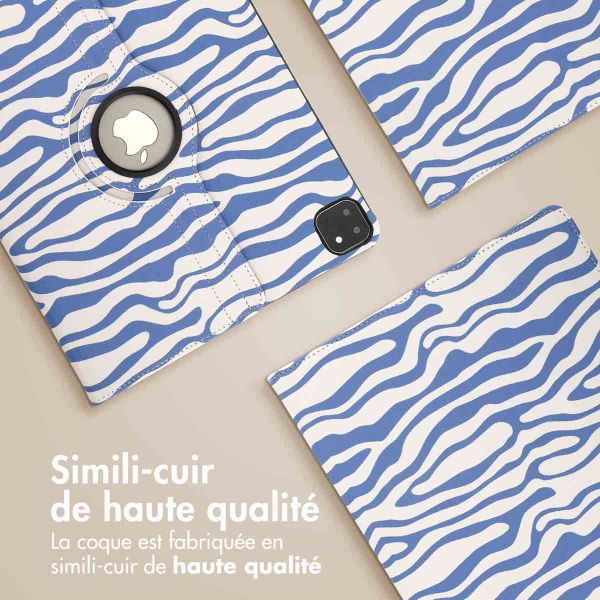 imoshion Coque tablette Design rotatif à 360° Apple iPad Pro 13 (2025) M5 / (2024) M4 - White Blue Stripes