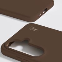 iDeal of Sweden Coque en silicone avec MagSafe Samsung Galaxy S26 - Mocha Mousse
