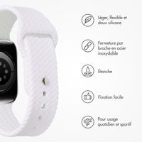 imoshion Bracelet en silicone tressé Apple Watch Series 1 à 9 / SE (38/40/41 mm) | Series 10 (42 mm) - Blanc