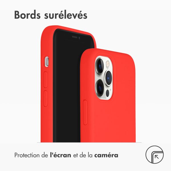 Accezz Coque Liquid Silicone iPhone 12 (Pro) - Rouge