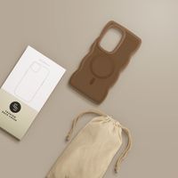 Selencia Coque arrière Wavy avec MagSafe Samsung Galaxy S24 Ultra - Mocha Brown