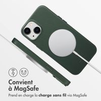 Accezz Coque arrière en cuir avec MagSafe Apple iPhone 14 - Cedar Green