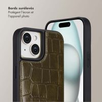 Selencia Coque de télephone Nova Croco avec cordon et porte-cartes Apple iPhone 15 - Dark Olive
