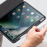 Uniq Étui Moven Apple iPad Pro 13 (2025) M5 / (2024) M4 - Charcoal Grey