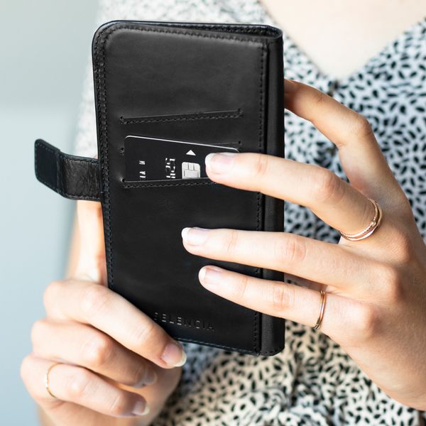 Selencia Étui portefeuille en cuir véritable Apple iPhone 8 Plus / 7 Plus - Noir