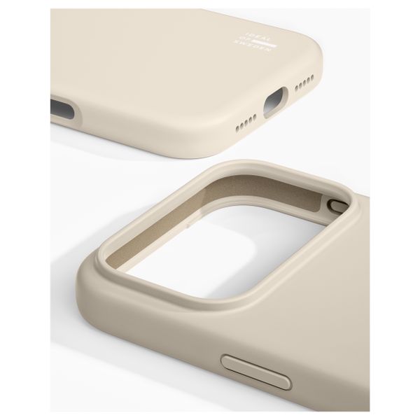 iDeal of Sweden Coque en silicone avec MagSafe Apple iPhone 17 Pro - Cloud Dancer
