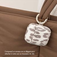 Selencia Coque Sabi motif panthère  Apple Airpods 4 - Soft Ivory