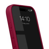 iDeal of Sweden Coque en silicone avec MagSafe Apple iPhone 17 - Cranberry