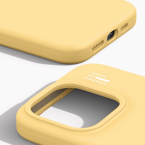 iDeal of Sweden Coque en silicone avec MagSafe Apple iPhone 15 Pro - Soft Lemon