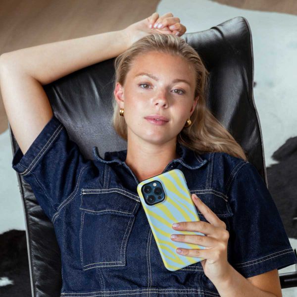 Selencia Coque arrière Vivid Samsung Galaxy S23 - Zebra Winter Sky Titanium Yellow