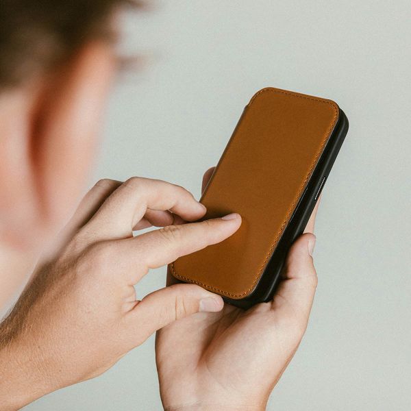 Nomad Étui de télephone portefeuille Modern Leather Folio Apple iPhone 16 Pro Max - English Tan