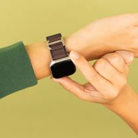 imoshion Bracelet en nylon Alpine Apple Watch Series 1 t/m 9 / SE (38/40/41 mm) | Series 10 / 11 (42 mm) - Indigo