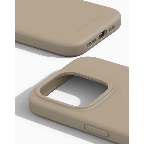 iDeal of Sweden Coque Silicone iPhone 15 Pro - Beige