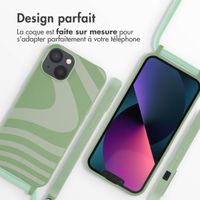 imoshion Coque design en silicone avec cordon iPhone 13 - Retro Green